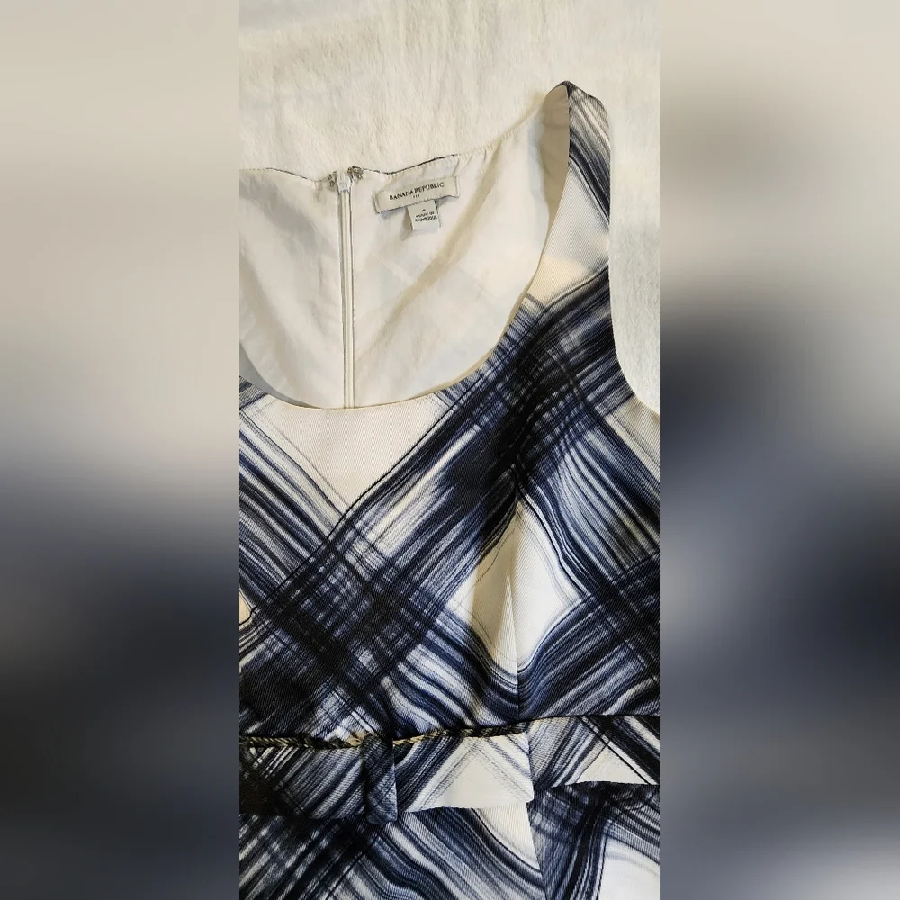 Banana Republic Fit And Flare Midi Dress, Navy Blue and White, EUC, Size‎ 4 - Picture 2 of 8